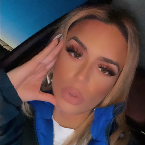 Meet your Posher, Christina - Picture 3 of 6